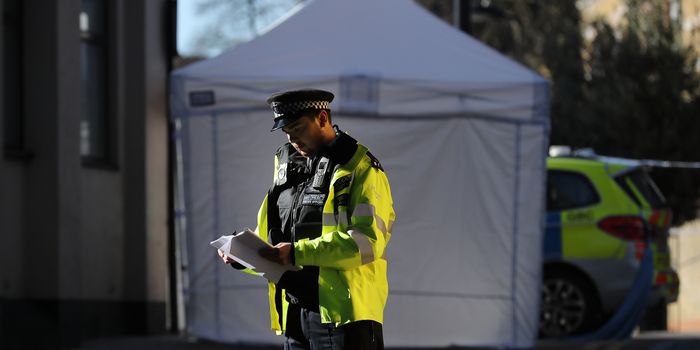 LONDON, ENGLAND - APRIL 05: A forensic tent covers the scene where a man, aged 20, collapsed after being fatally stabbed last night near Link Street, Hackney, on April 5, 2018 in London, England. The man approached police officers and was given first aid at the scene but later died. The latest killing takes the total to over 50 violent deaths in London since the begining of 2018. (Photo by Christopher Furlong/Getty Images)