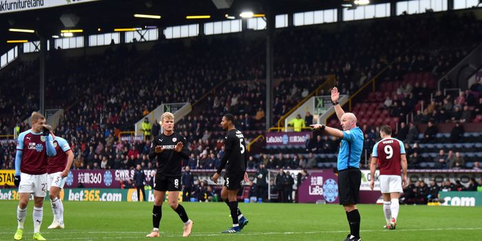 BURNLEY, ENGLAND - JANUARY 05: Referee Simon Hooper overturns a penalty decision following a VAR check during the FA Cup Third Round match between Burnley and Barnsley at Turf Moor on January 5, 2019 in Burnley, United Kingdom. (Photo by Nathan Stirk/Getty Images)