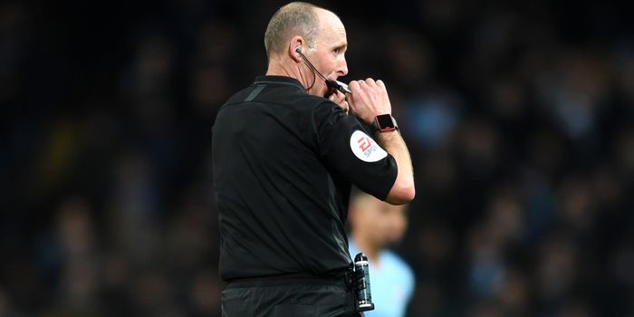 MANCHESTER, ENGLAND - FEBRUARY 10: Referee Mike Dean blows his whistle during the Premier League match between Manchester City and Chelsea FC at Etihad Stadium on February 10, 2019 in Manchester, United Kingdom. (Photo by Michael Regan/Getty Images)