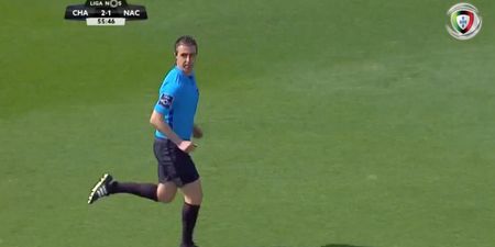 Assistant referee stops match for three minutes to go to the toilet