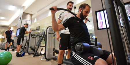 We need to talk about Gonzalo Higuain’s lat pulldown technique