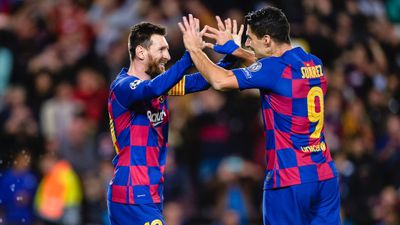 Luis Suarez backs Lionel Messi in battle with Barcelona board