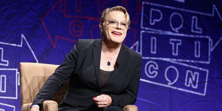 Eddie Izzard to use she/her pronouns, saying she “wants to be based in girl mode”