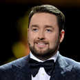 Heartwarming moment Jason Manford sings carols for family friend’s care home