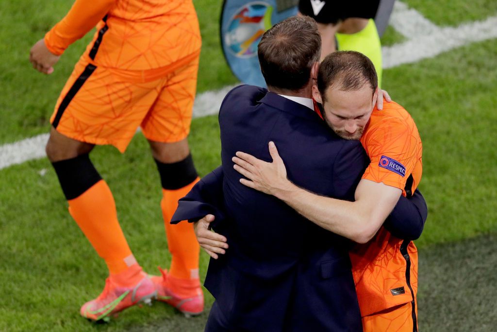 Frank de Boer hugs emotional Daley Blind as he is substituted