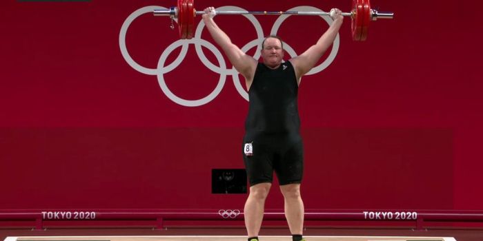 Laurel Hubbard fails all three of her snatches on Olympic debut