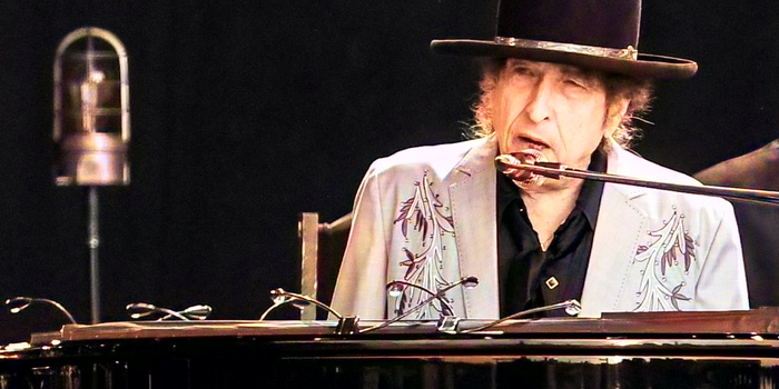 Bob Dylan accused of sexually assaulting a 12-year-old