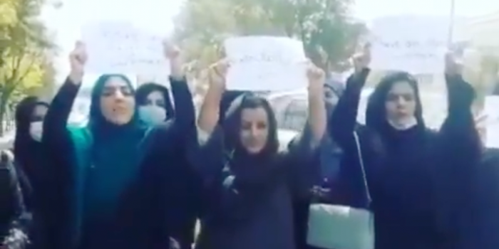 Afghan women protest against the Taliban