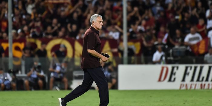 Mourinho apologises for celebration after Roma win