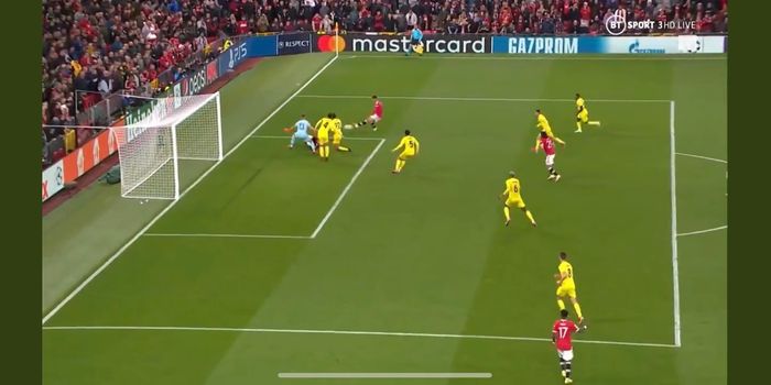Fans convinced Man Utd goal should have been ruled out