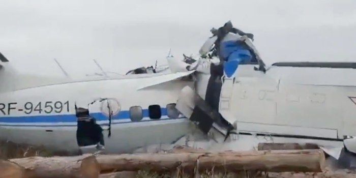 16 dead in Russian plane crash