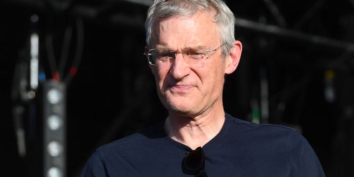 Anti-vaxxers 'serve' Jeremy Vine and wife at their home