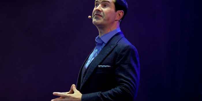 Jimmy Carr throws out heckler
