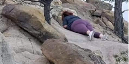 Woman ‘falls down mountain’ and leaves hilarious review about her 5-star leggings