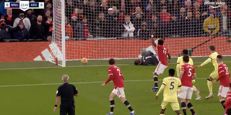 Arsenal score bizarre goal against Man Utd with David de Gea down injured