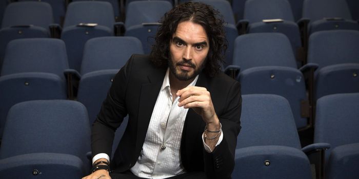 Russell Brand celebrates 19 years sobre