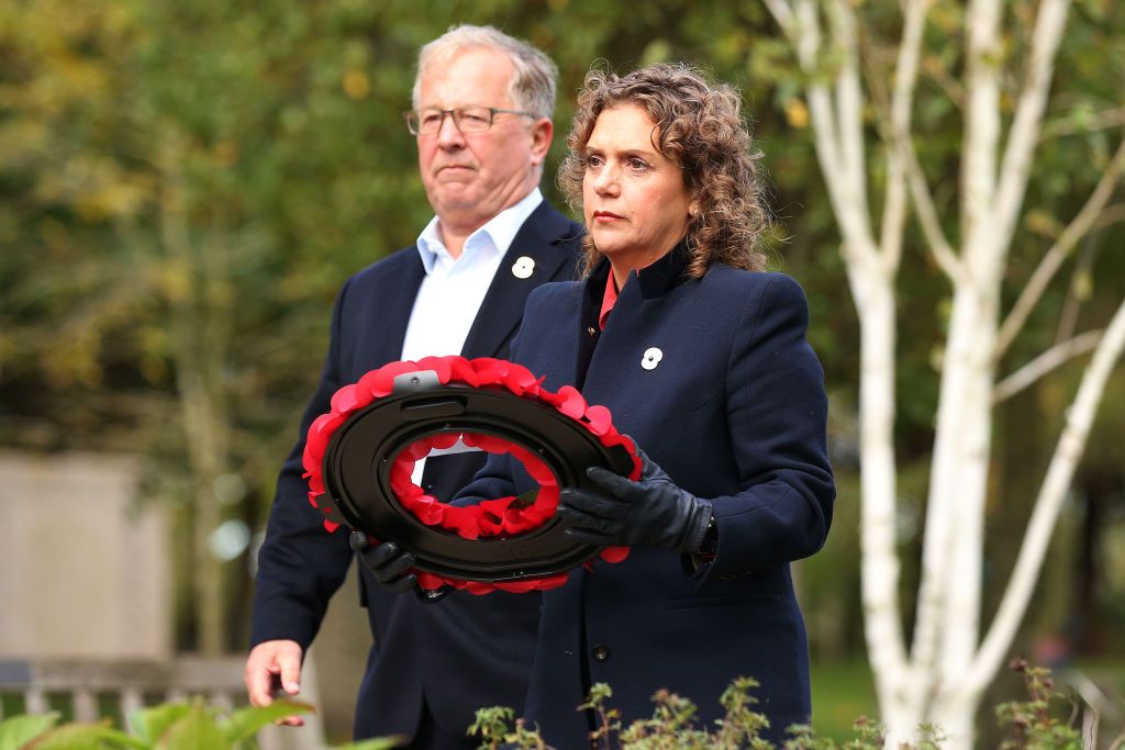 Hannah Ingram-Moore, daughter of Captain Sir Tom Moore and husband Colin pay their respects as they place a wreath on The Burma Star Memorial (Getty)