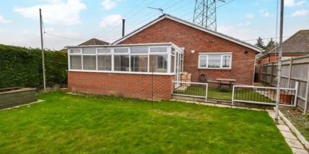 Listing for £350,000 bungalow conveniently ignores the giant pylon in front garden
