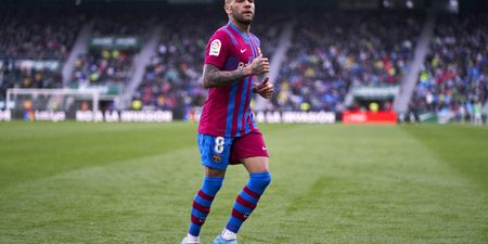 Barcelona to offer Dani Alves pay rise in new contract
