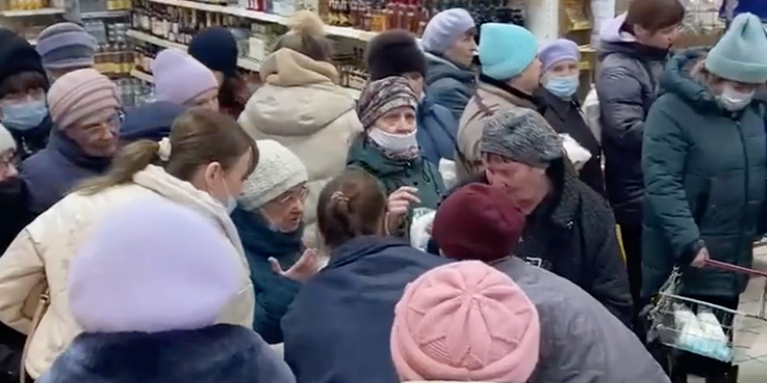 Russian shoppers fighting over sugar