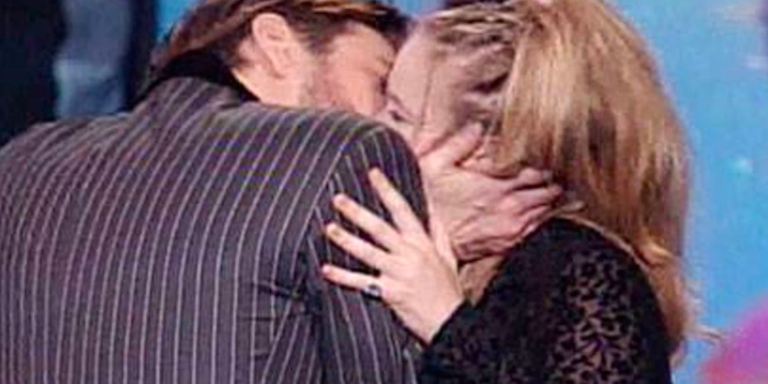 Jim Carrey kissing Alicia Silverstone