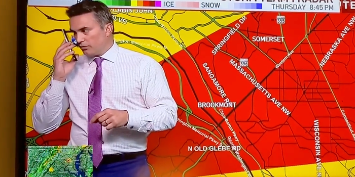 Weatherman stops a live report to warn his family of tornado