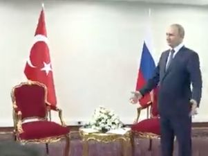 Watch: Erdoğan takes sweet revenge on Putin following 2020 meeting snub in Moscow
