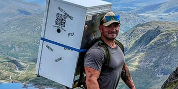 Man carries fridge on back up Snowdon all for charity