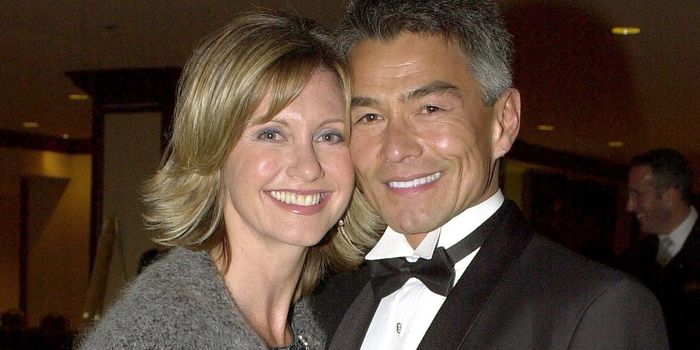 385570 01: Actress Olivia Newton-John poses with her boyfriend Patrick McDermott at the 10th Annual Human Rights Campaign Gala, February 17, 2001 in Los Angeles, CA. (Photo by Newsmakers)