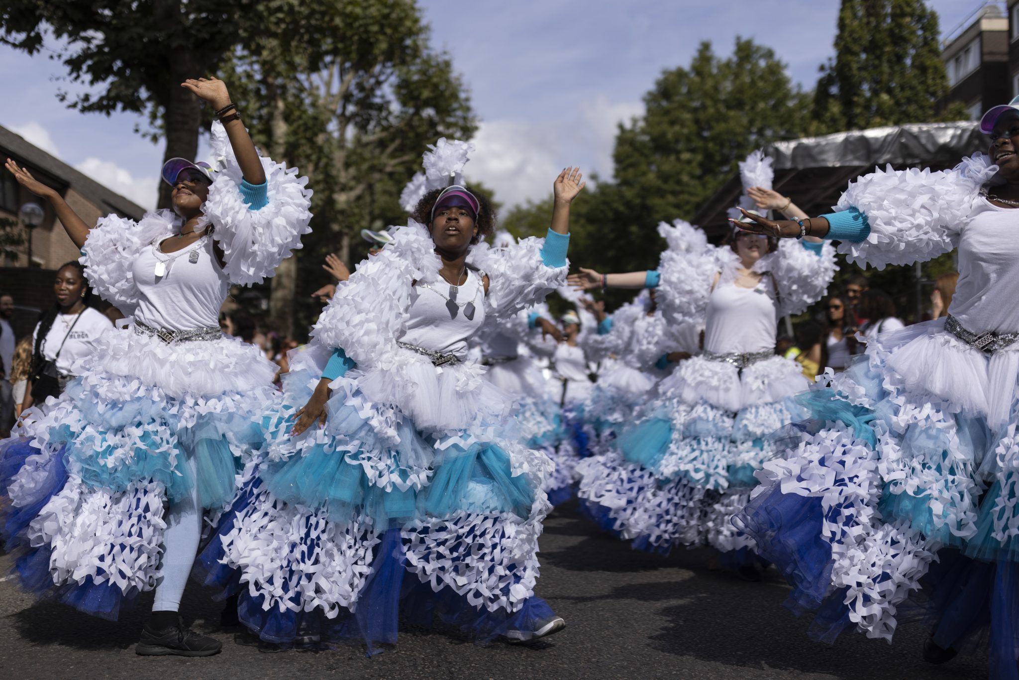 LONDON, ENGLAND - AUGUST 28: Performers process down the route during the Notting Hill carnival on August 28, 2022 in London, England. The Caribbean carnival returns to the streets of Notting Hill after a two-year hiatus due to the Covid pandemic. (Photo by Dan Kitwood/Getty Images)