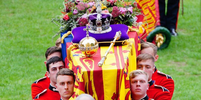 WINDSOR, ENGLAND - SEPTEMBER 19: Coffin bearers carry the coffin of Queen Elizabeth II into St George's Chapel on September 19, 2022 in Windsor, England. The committal service at St George's Chapel, Windsor Castle, took place following the state funeral at Westminster Abbey. A private burial in The King George VI Memorial Chapel followed. Queen Elizabeth II died at Balmoral Castle in Scotland on September 8, 2022, and is succeeded by her eldest son, King Charles III. (Photo by Ben Birchall-WPA Pool/Getty Images)