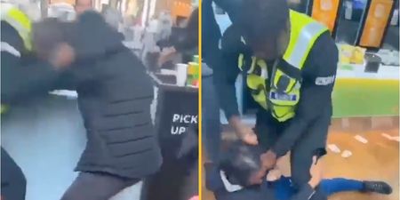 JD Sports security guard takes on gang of four on his own and absolutely owns them
