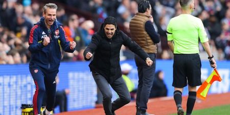 Mikel Arteta absolutely ruins referee with sarcastic sideline gesture