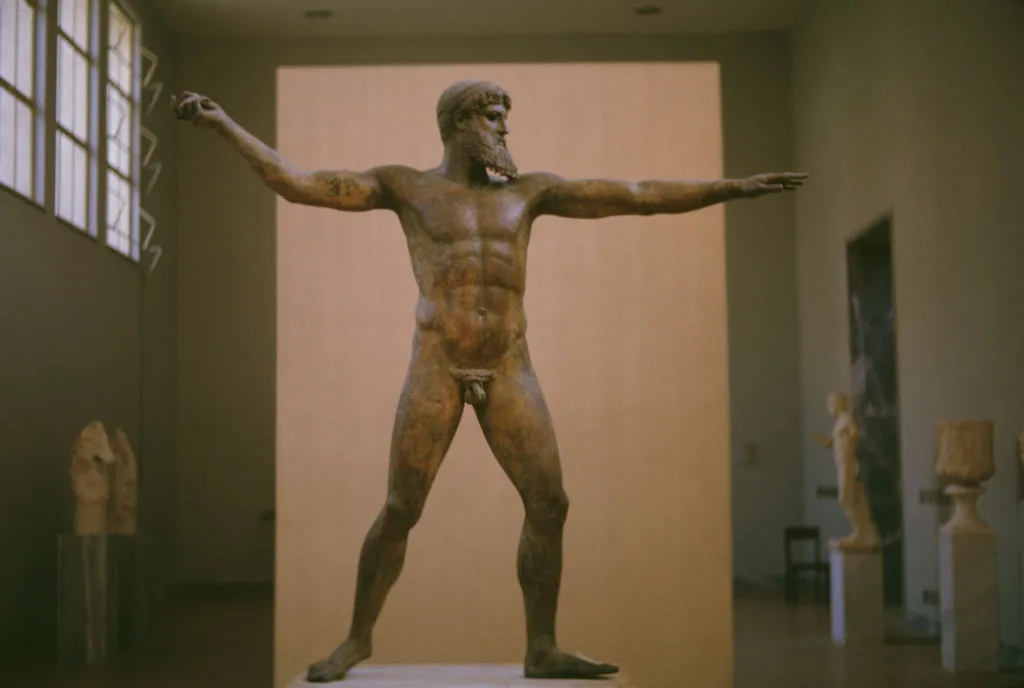 Οι άνθρωποι μόλις τώρα καταλαβαίνουν γιατί όλα τα ελληνικά αγάλματα έχουν μικροσκοπικά πέη
